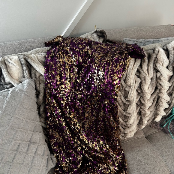 Customized Gorgeous purple dress with gold sequins, In very good condition - Picture 3 of 6